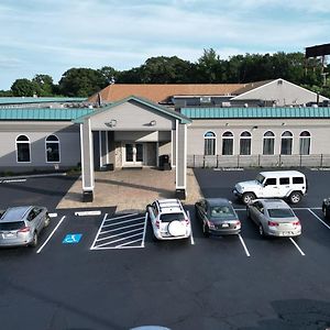 Whalers Inn And Suites